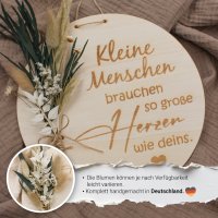 Holzscheibe Erzieherin mit weißen Trockenblumen