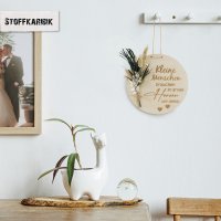 Holzscheibe Erzieherin mit weißen Trockenblumen