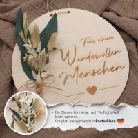 Holzscheibe Freundschaft mit weißen Trockenblumen