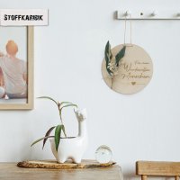 Holzscheibe Freundschaft mit weißen Trockenblumen