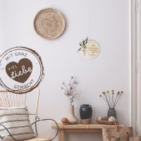 Holzscheibe Freundschaft mit weißen Trockenblumen