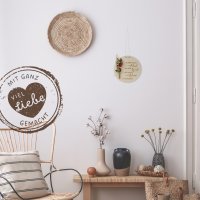 Holzscheibe Mama mit bunten Trockenblumen