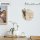 Holzscheibe Zuhause mit bunten Trockenblumen